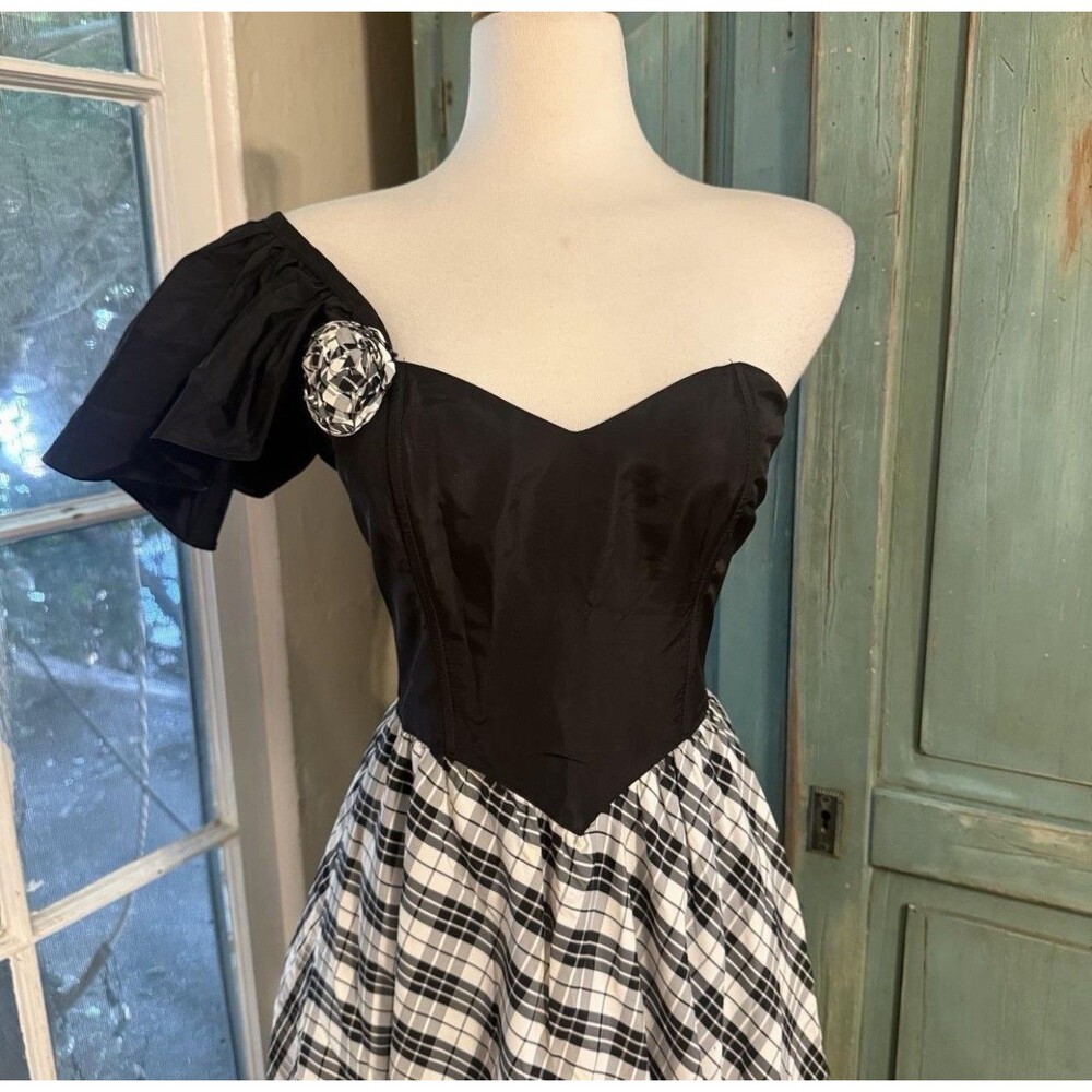 Vtg 80s Gunne Sax Black White Plaid Prom Dress One Shoulder Ruffle Rosette Goth - Picture 3 of 8